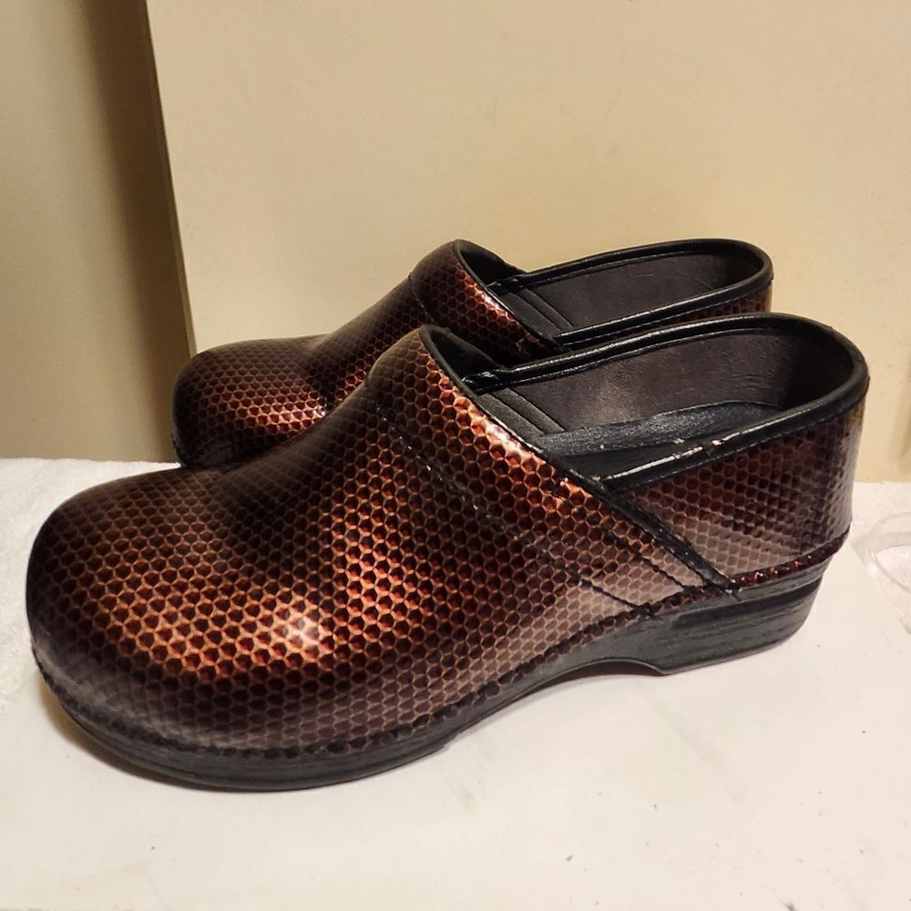 Dansko "XP" Copper/Brwn Textured Dot Leather Closed Back Clogs sz.10/40 $160